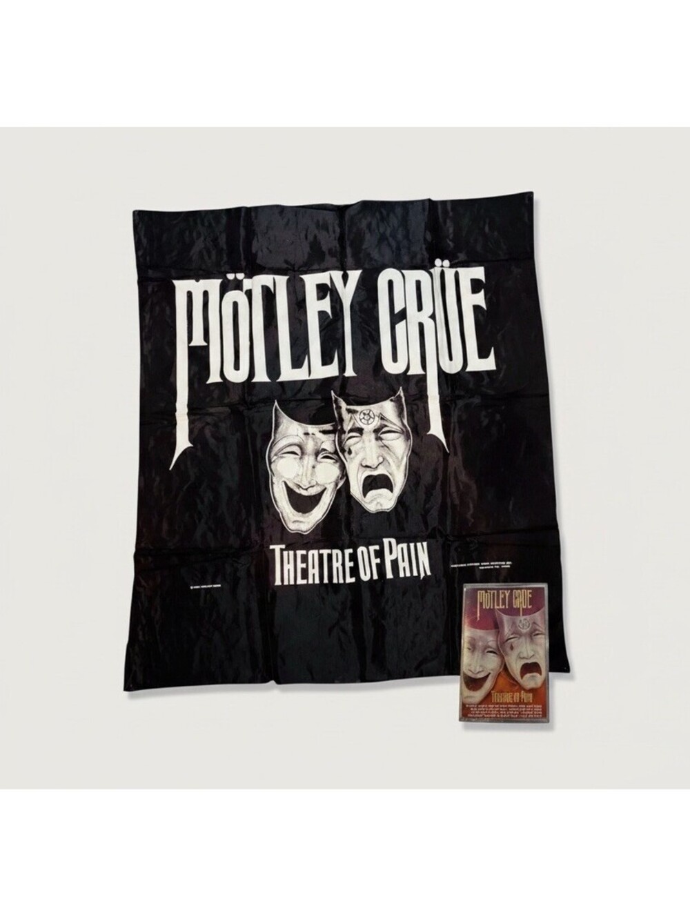 VTG Motley Crue Theater of Pain 1985 Tapestry Banner 44x39 & Cassette Bundle